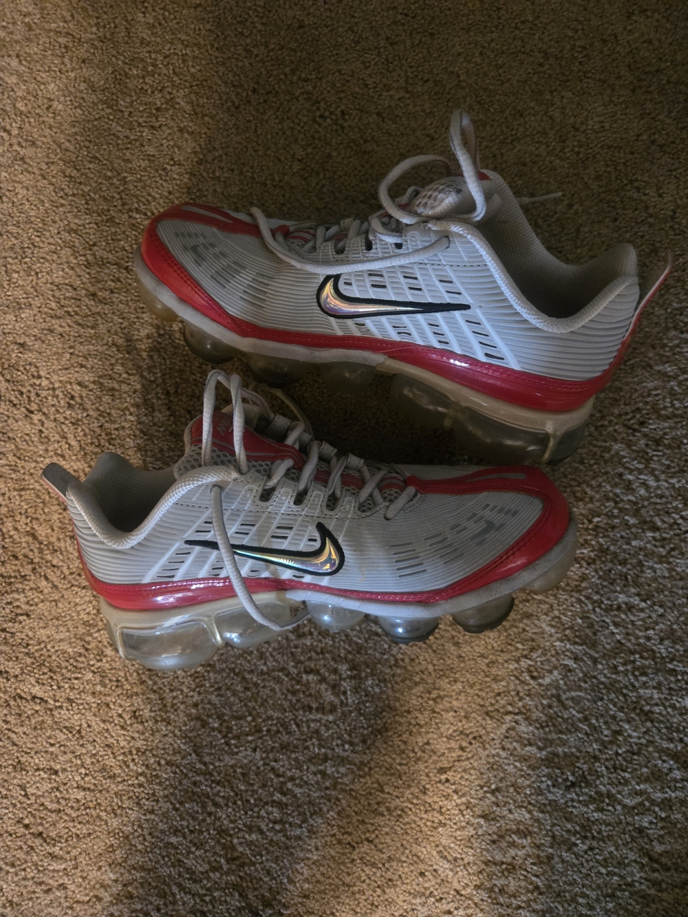 Nike White and Red VaporMax-Style Athletic Sneakers with Iridescent Swoosh